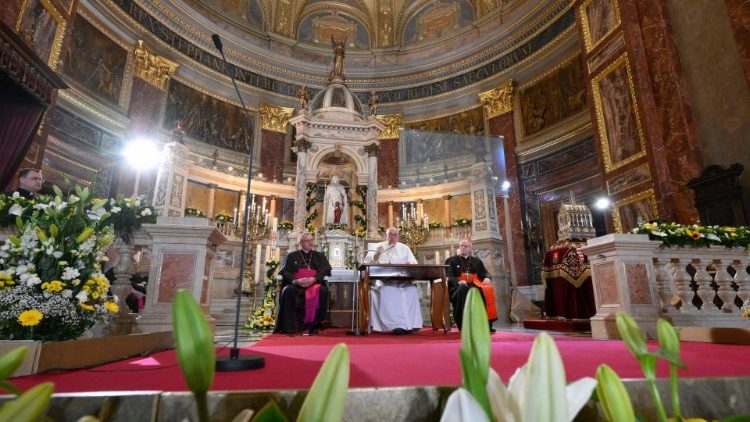 Papst Franziskus beim Treffen mit den Kirchenvertretern Ungarns
