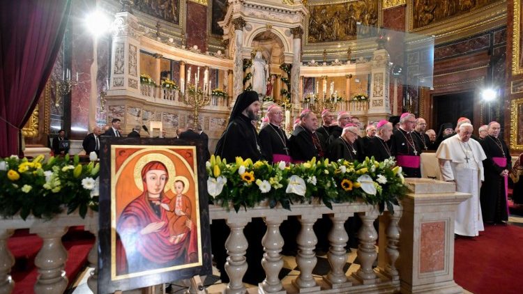 Pope Francis with Hungary's Church ministers