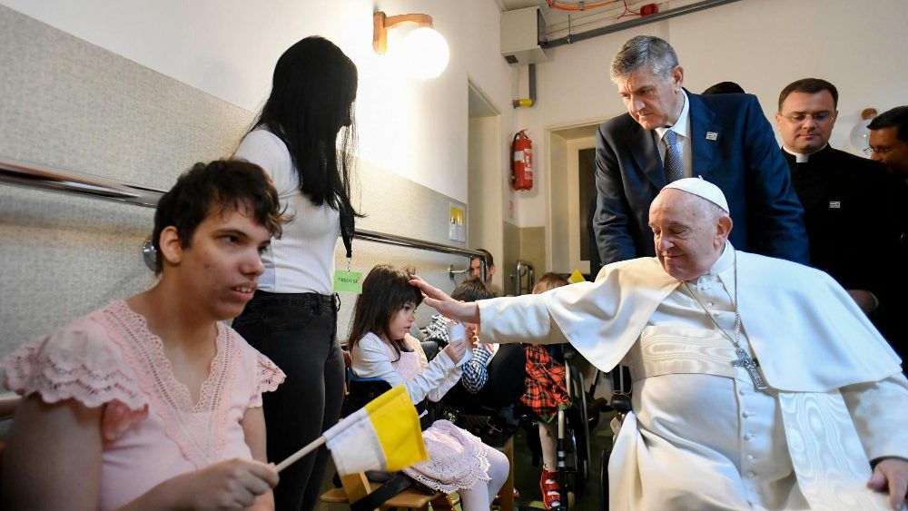 2023.04.29 Viaggio Apostolico in Ungheria - Visita ai bambini dell'Istituto Beato Laszlo Batthyany-Strattmann