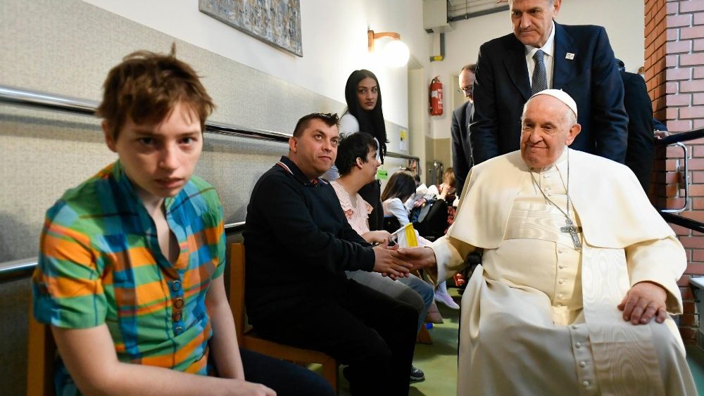 Em Budapeste, Papa Francisco no Centro para crian?as especiais e com ھԳ visual