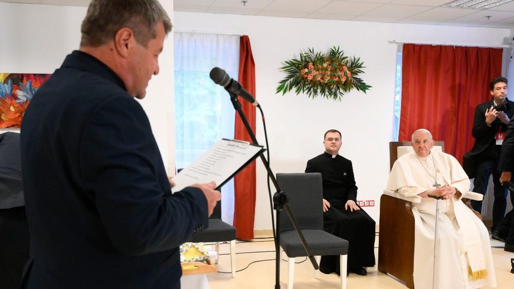 Em Budapeste, Papa Francisco no Centro para crian?as especiais e com ھԳ visual