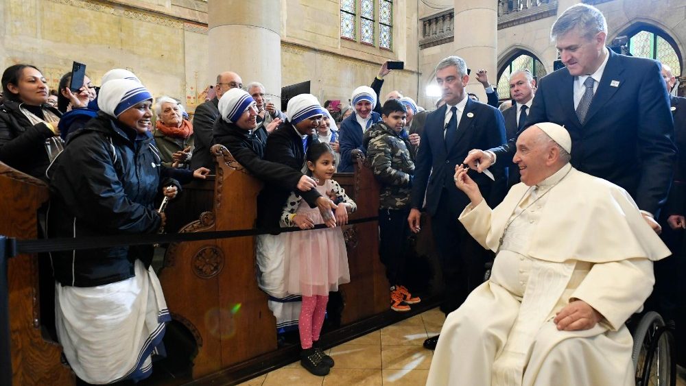 Papst Franziskus an diesem Samstag in der St. Elisabeth-Kirche in Budapest