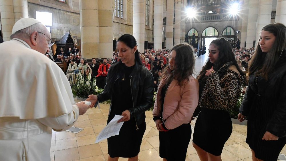 2023.04.29 Viaggio Apostolico in Ungheria - Incontro con i poveri e con i rifugiati presso la Chiesa di S.Elisabetta d'Ungheria