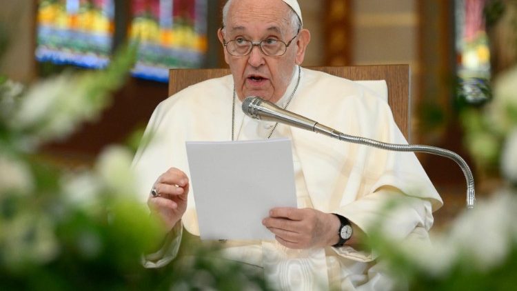 Pope Francis in Budapest at meeting with poor and refugees