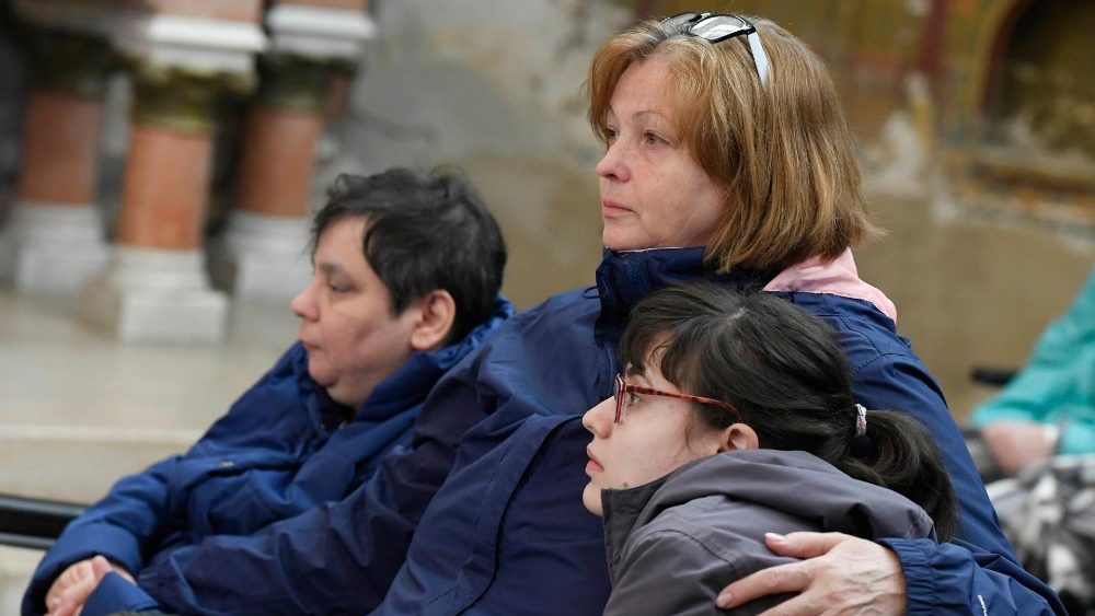 2023.04.29 Viaggio Apostolico in Ungheria - Incontro con i poveri e con i rifugiati presso la Chiesa di S.Elisabetta d'Ungheria