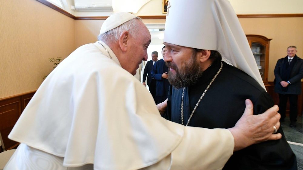 Papa Francisco e metropolita Hilarion na Nunciatura em Budapeste