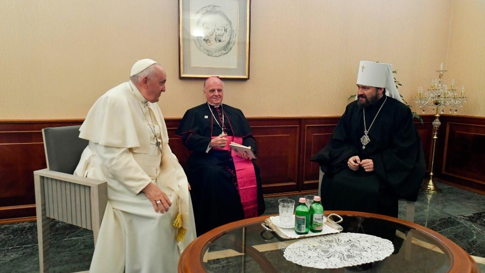 Papa Francisco e metropolita Hilarion na Nunciatura em Budapeste