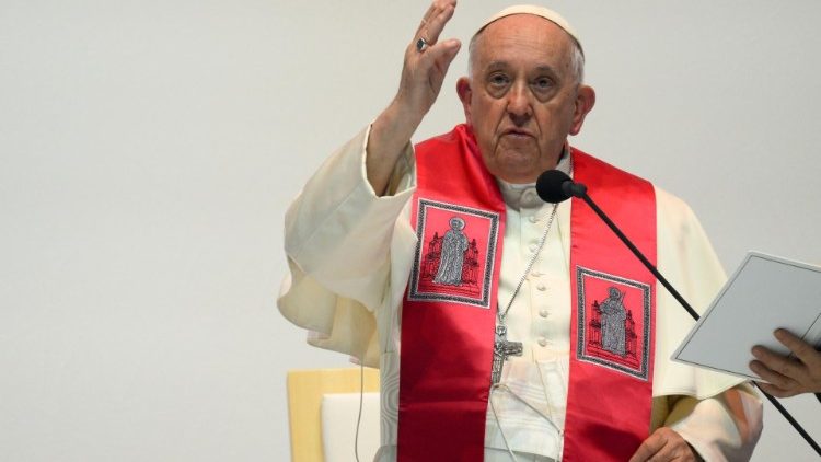 MAP Francis offers young people a blessing during his Apostolic Visit to Hungary
