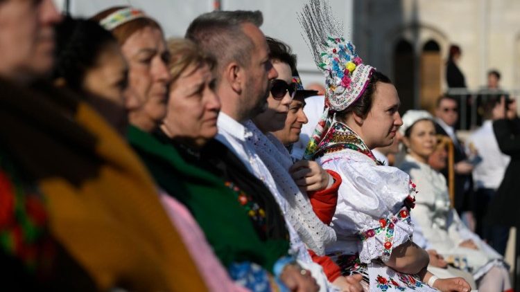I fedeli alla Messa del Papa