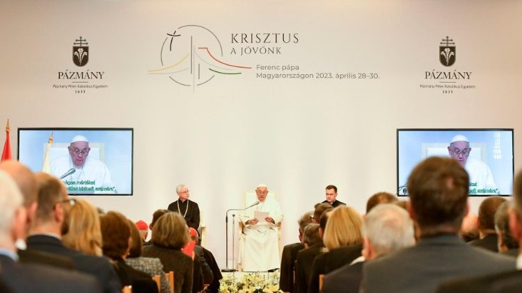 Papa Françesku në takimin me botën akademike hungareze