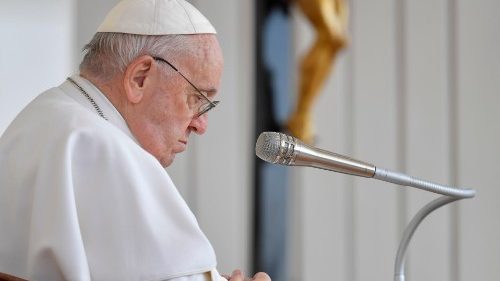 Il Papa: maggio sia il mese di preghiera per la pace e la fine della guerra