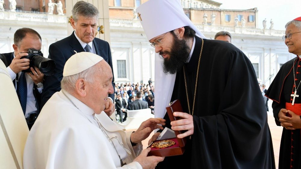 Le métropolite Antoine de Volokolamsk était présent lors de l'audience générale du Pape François, mercredi 3 mai 2023, place Saint-Pierre de Rome. 
