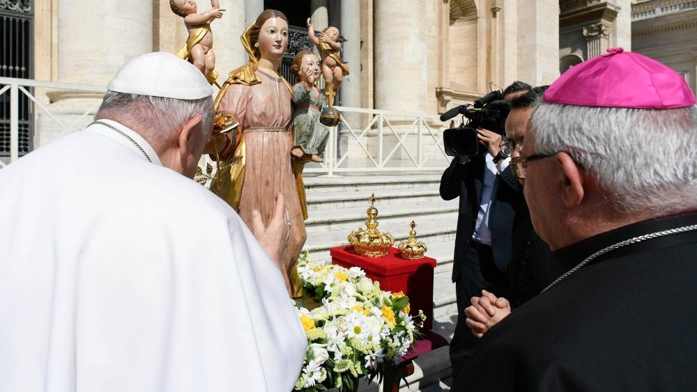 O Papa Francisco com a delega??o italiana na Audincia Geral de quarta (3)