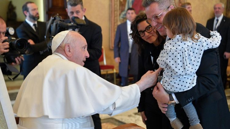 Die Teilnehmer am Kongress des argentinischen "Instituto de Dialogo Interreligioso" in Audienz beim Papst