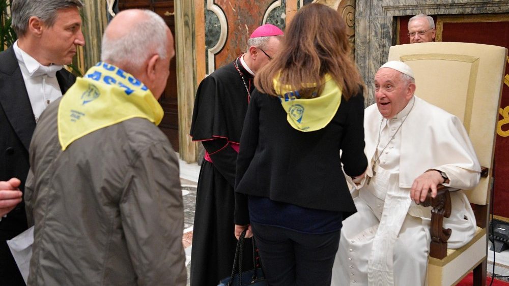 O Papa  recebe na Sala Clementina, no Vaticano, os peregrinos da Diocese de Asti, norte da ٨ (Vatican Media)