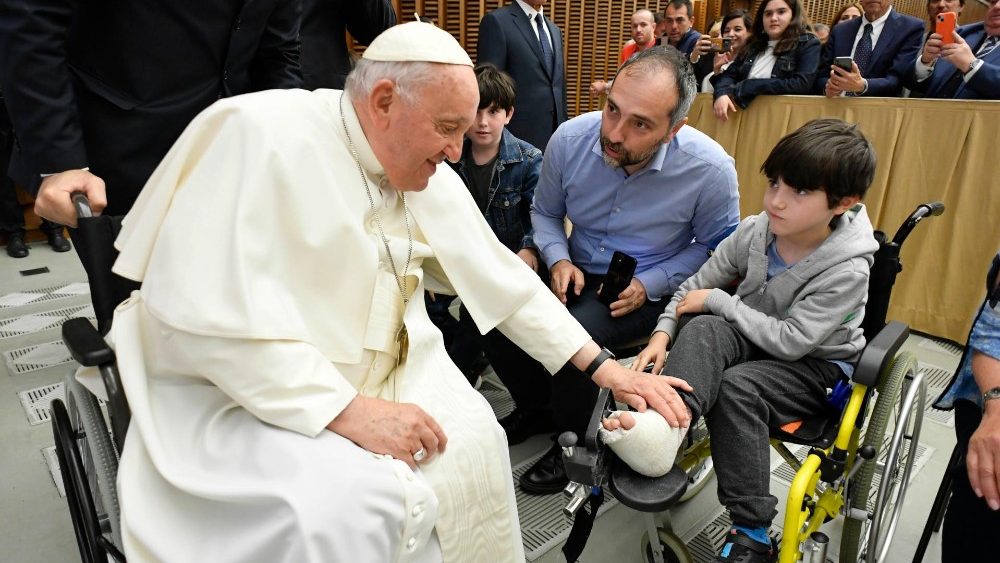 Papa com membros da Federa??o Italiana de Tnia e Padle na Sala Paulo VI 