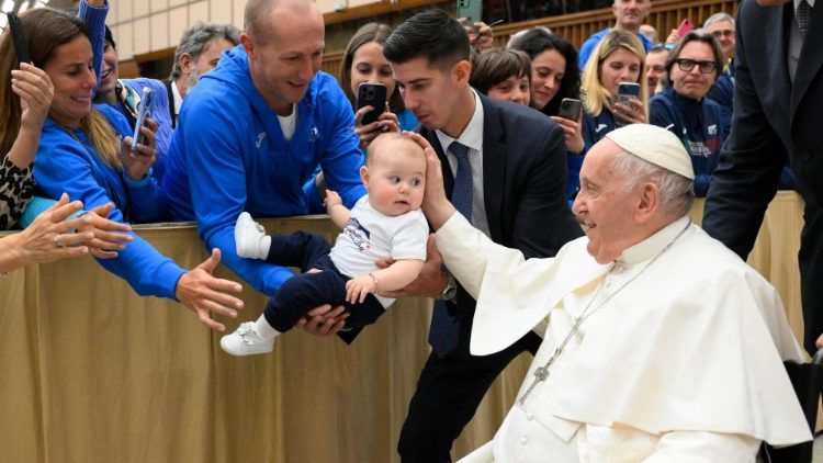 Papie? Franciszek podczas spotkania z Federacj? Tenisa i Padela