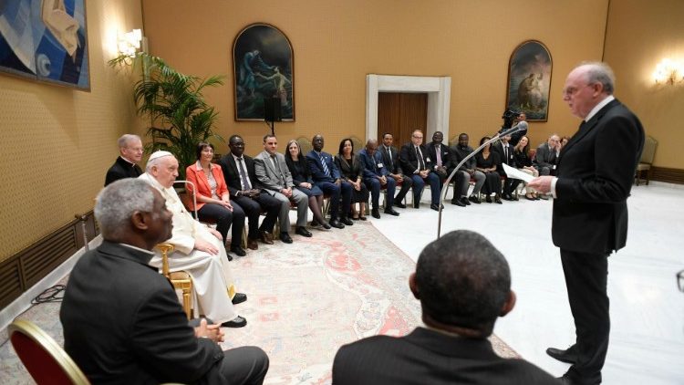 2023.05.10 Papa amkutana na washiriki wa Mkutano ulioahamaisha na Taasisi ya Kipapa ya sayansi kuhusu:Chakula na migogoro ya kibinadamu:sayansi na sera za kuzuia na kupunguza”.