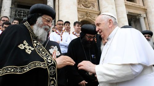 Papst und Tawadros: Brüderliche Umarmung und Hoffnung auf Einheit