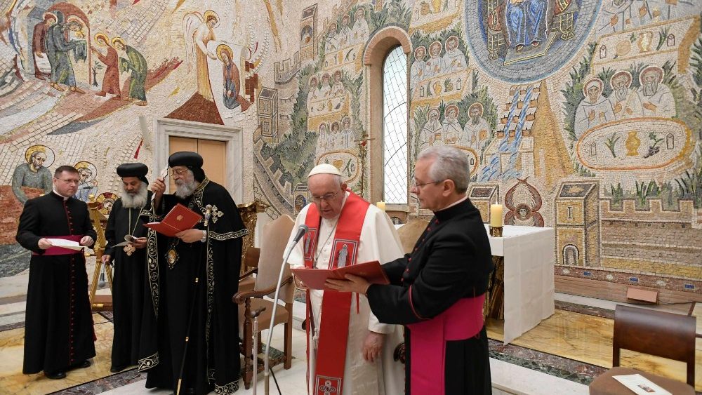 Ora??o na Capela Redemptoris Mater, no Palcio Apostlico