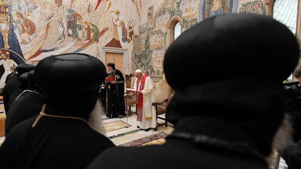 Ora??o na Capela Redemptoris Mater, no Palcio Apostlico