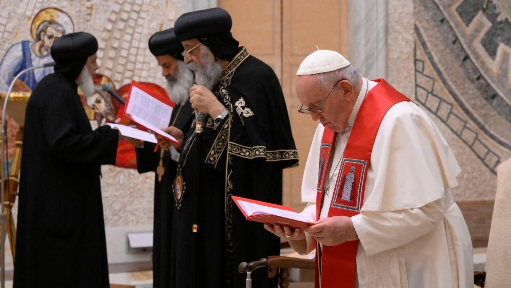 Ora??o na Capela Redemptoris Mater, no Palcio Apostlico