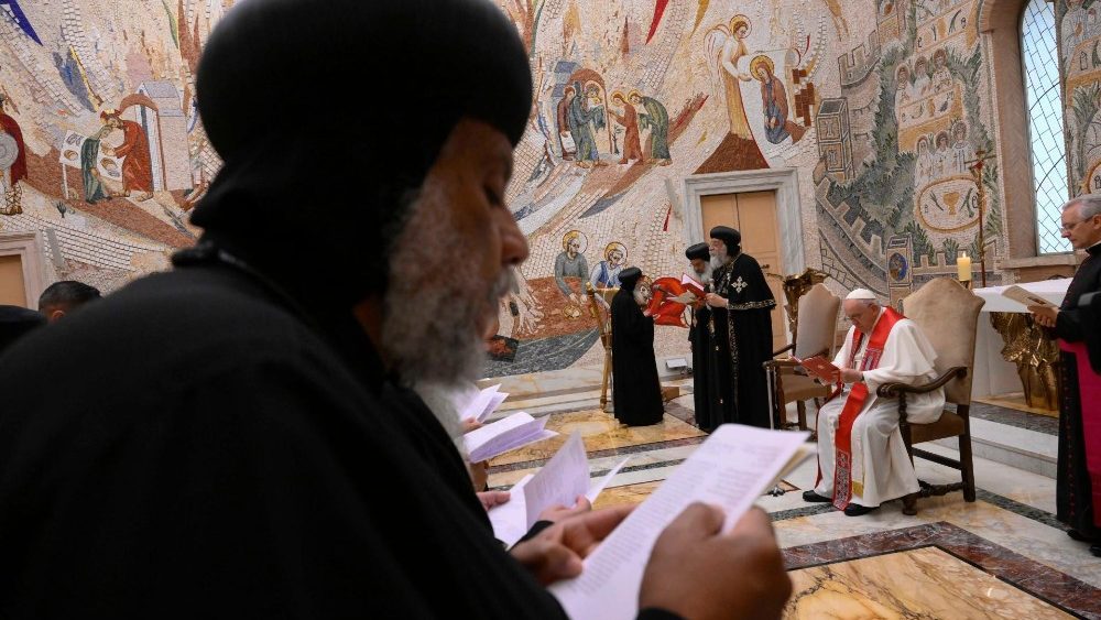 Ora??o na Capela Redemptoris Mater, no Palcio Apostlico