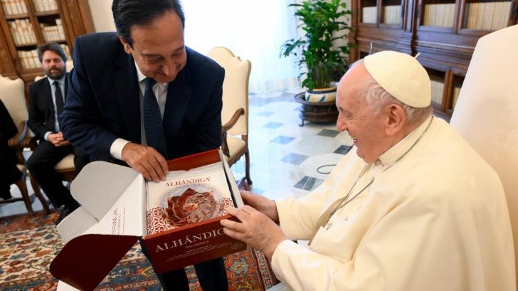 Un dono offerto al Papa dai agricoltori spagnoli