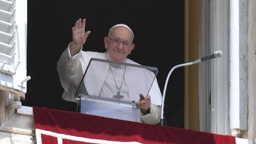 Francesco: Cristo asceso al cielo porta la nostra umanità in Dio e intercede per noi