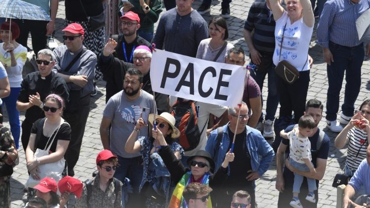 I fedeli in Piazza San Pietro