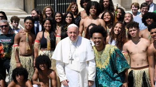  LAmazzonia dal Papa, balli e canti dei ragazzi delle favelas per celebrare la Laudato si'