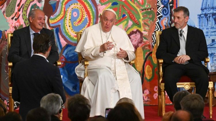 Il Papa nell'incontro con la rete Scholas