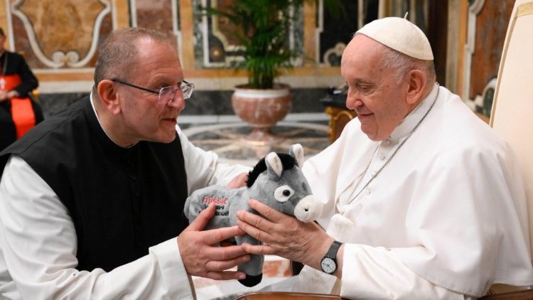 Die Audienz im Vatikan - unter anderem mit Missio ?sterreich-Nationaldirektor Pater Karl Wallner (links)