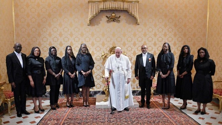 Papa Francisko amepokea hati za utambulisho kutoka kwa Balozi Koffi