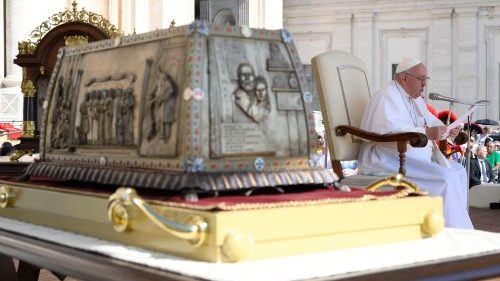 Francisco: Misionero es quien vive como instrumento del amor de Dios
