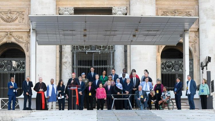 Uz prisustvo Papinog državnog tajnika kardinala Pietra Parolina i generalnog vikara Svetoga Oca za Državu Vatikanskoga Grada i predsjednika Zaklade Fratelli tutti kardinala Maura Gambettija potpisana je „Deklaracija o bratstvu“ 