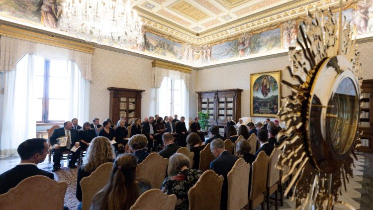 Sveti Otac im je u obraćanju zahvalio na njihovim naporima pridonošenja oživljavanja vjere i ljubavi prema svetoj Euharistiji