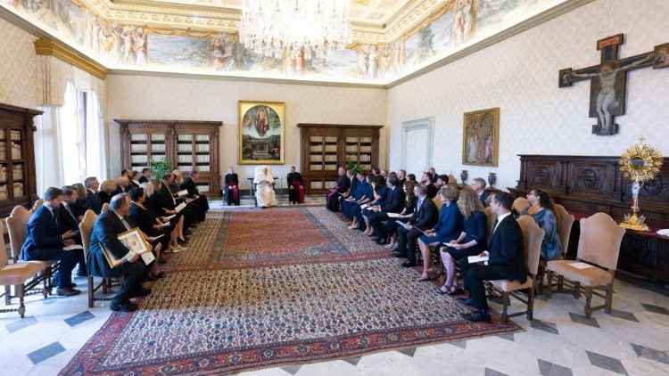 Le Pape François recevant les membres du comité dorganisation du Congrès eucharistique national des États-Unis,