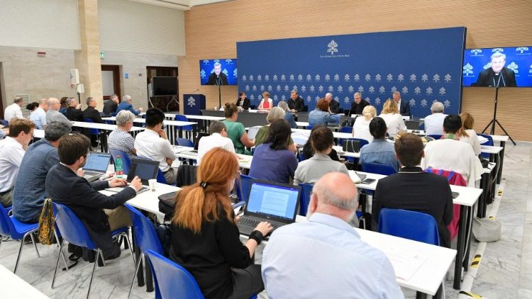 Instrumentum laboris so predstavili na tiskovnem uradu Svetega sedeža v torek, 20. junija 2023