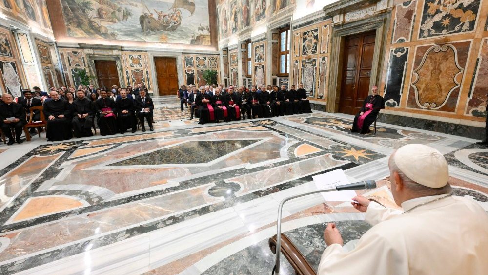 O Papa recebe participantes da Plenria da Reuni?o das Obras de Ajuda s Igrejas Orientais - ROACO (Vatican Media)