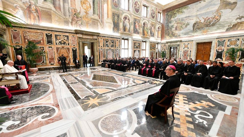 O Papa recebe participantes da Plenria da Reuni?o das Obras de Ajuda s Igrejas Orientais - ROACO (Vatican Media)