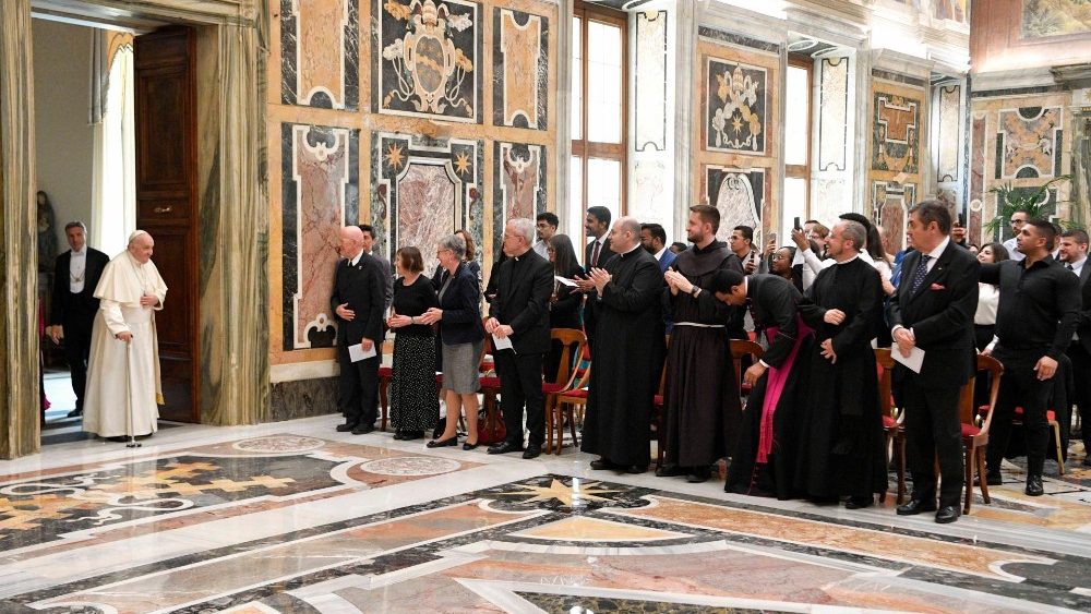O Papa recebe participantes da Plenria da Reuni?o das Obras de Ajuda s Igrejas Orientais - ROACO (Vatican Media)