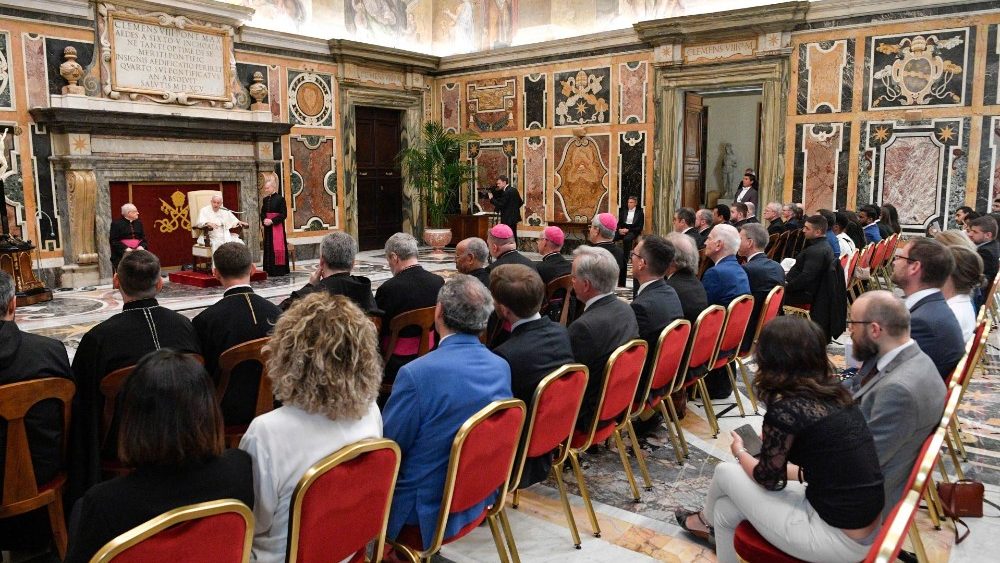 O Papa recebe participantes da Plenria da Reuni?o das Obras de Ajuda s Igrejas Orientais - ROACO (Vatican Media)