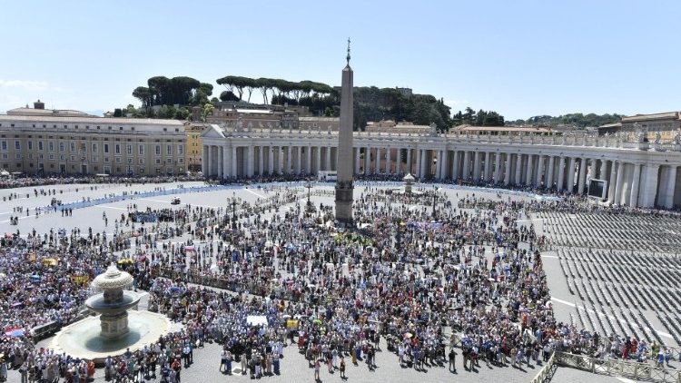 Բܲ du 25 juin 2023, en prsence de 20 000 fidles, selon la gendarmerie vaticane. 