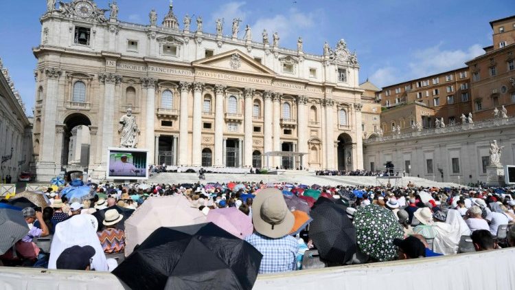 I fedeli in piazza San Pietro