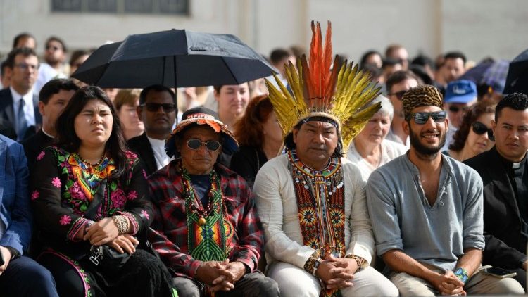 I leader dell'Amazzonia in Piazza San Pietro
