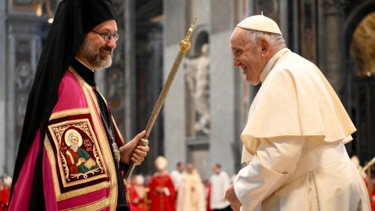 Con Papa Francesco, l'arcivescovo metropolita Job Getcha, che ha guidato la delegazione del Patriarcato ecumenico di Costantinopoli in occasione della Santa Messa in Vaticano per la Solennit dei Santi Pietro e Paolo 