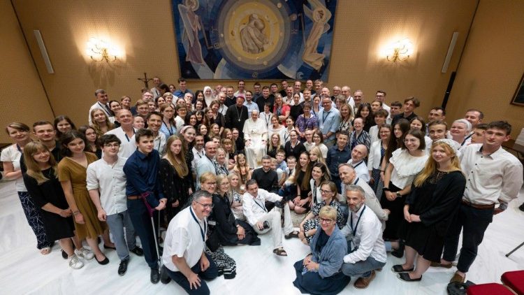 El viaje a Roma y el encuentro con el Papa son las etapas ms importantes de un retiro de tercer nivel para ᨮԱ y familias. (Vatican Media)