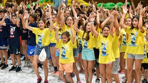 Vaticano, Estate ragazzi: "Chi sa accogliere gli altri è un supereroe nella vita"