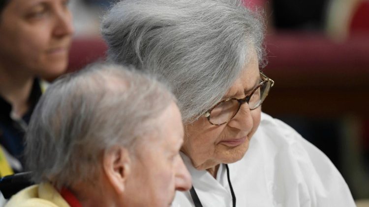 Los ancianos, el hambre y cuidados paliativos temas que tratar en Amrica Latina Mons Paglia